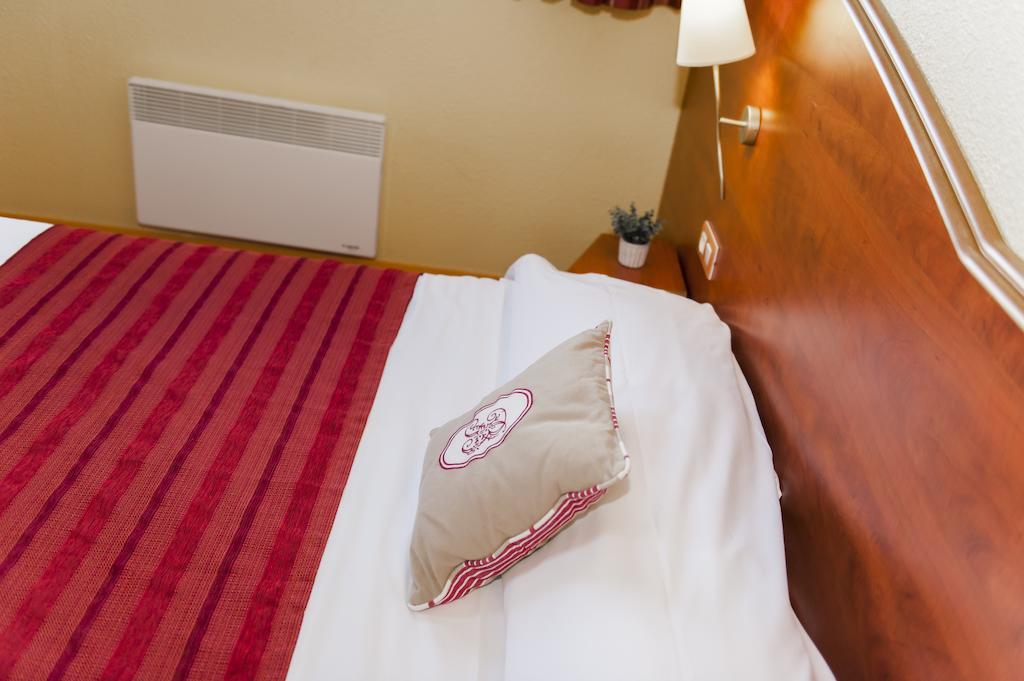 Armony Hotel Бур-Ашар Екстериор снимка